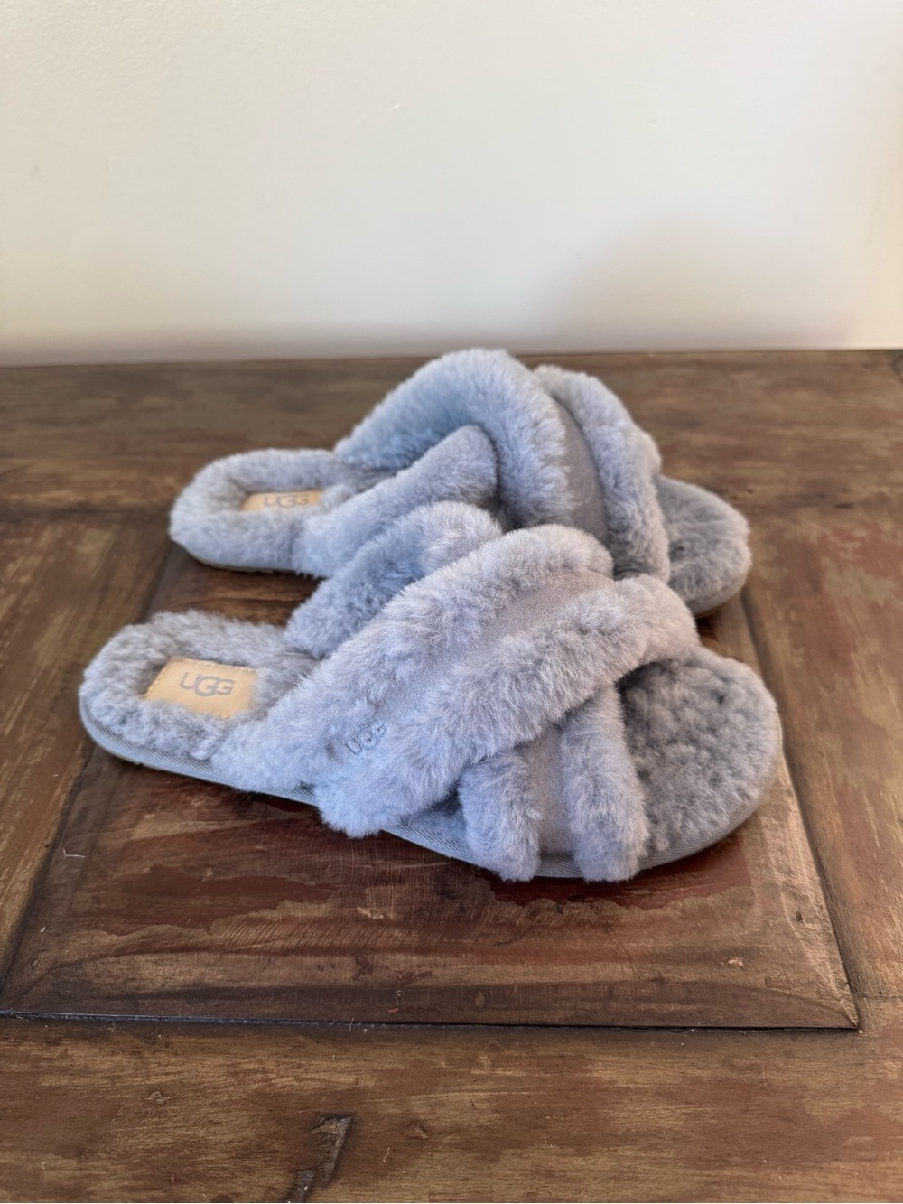 Ugg Scuffita light blue genuine shearling fluffy slides slippers women’s size 8